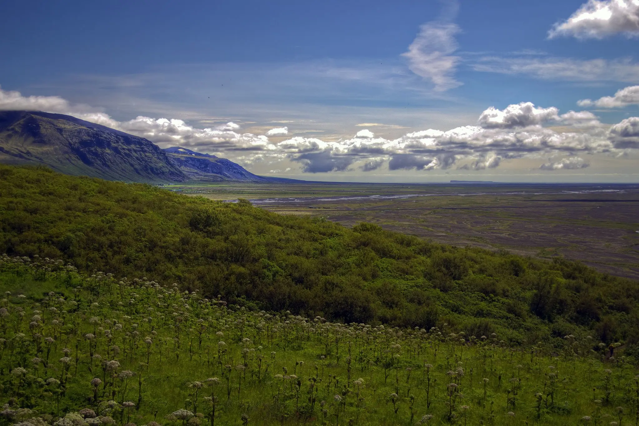 An image of Skaftafell hills in sunny weather by photographer Mariejirousek