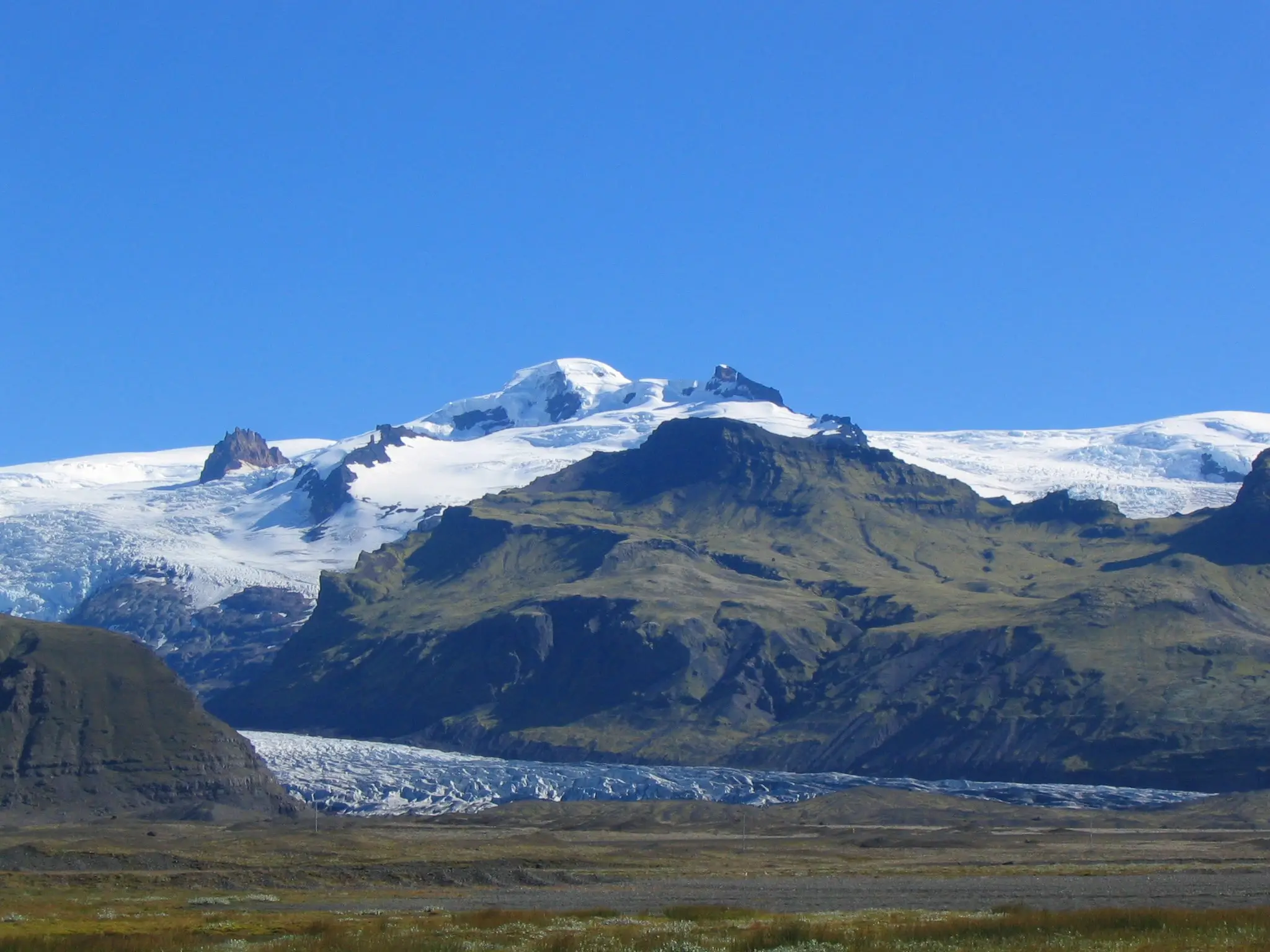 An image of Skaftafell landscape and Hvannadalshnúkur on a sunny day by photographer Gudrun