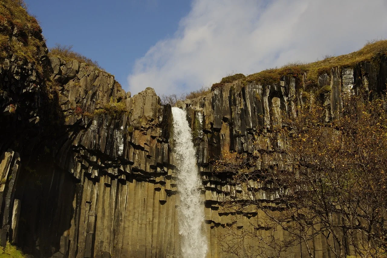 Svartifoss flowing over basalt rock by photographer Vilve Roosioks